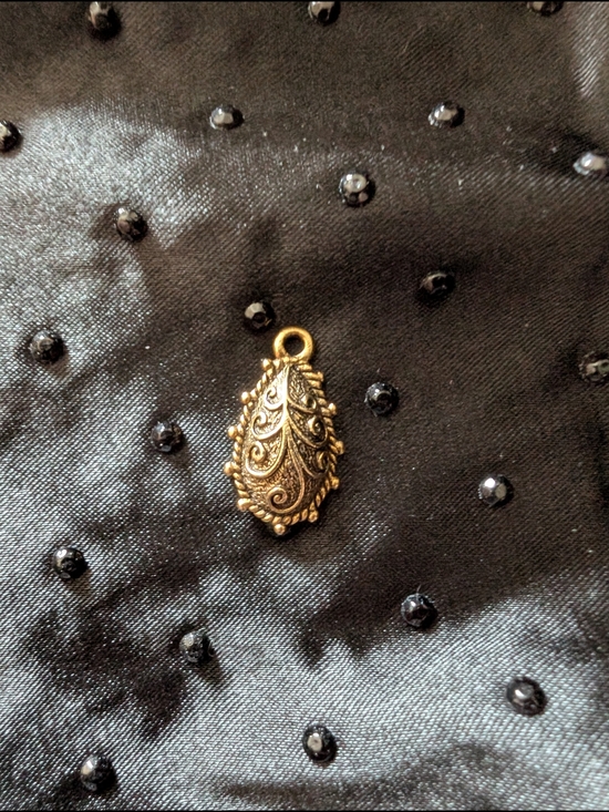 Jewelry - Gold Filigree Leaf Pendant Charm - Women Jewelry